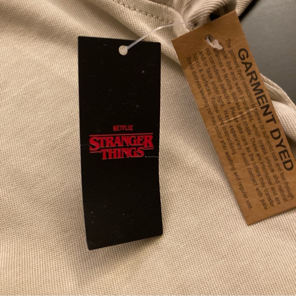 Netflix House Stranger Things Hellfire Club T-Shirt NWT - Picture 5 of 6